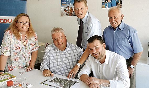 Tauschten sich im Ganderkeseer CDU-Büro aus (von links): Cindy Klüner, Burkhard Balz, Ralf Wessel, Ansgar Focke und Günter Westermann Tauschten sich im Ganderkeseer CDU-Büro aus (von links): Cindy Klüner, Burkhard Balz, Ralf Wessel, Ansgar Focke und Günter Westermann